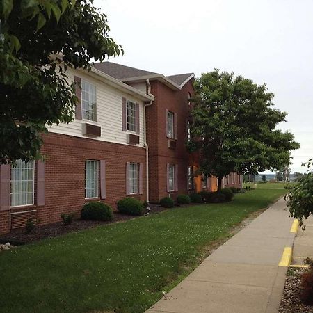 Country Hearth Inn & Suites Willard Экстерьер фото