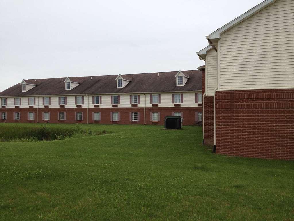 Country Hearth Inn & Suites Willard Экстерьер фото