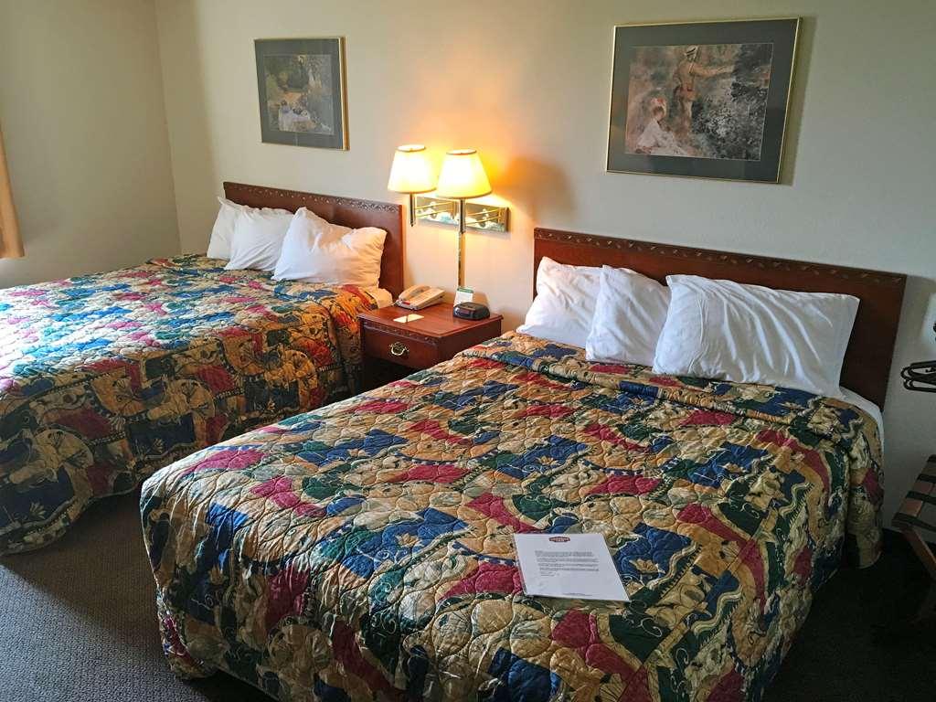 Country Hearth Inn & Suites Willard Номер фото