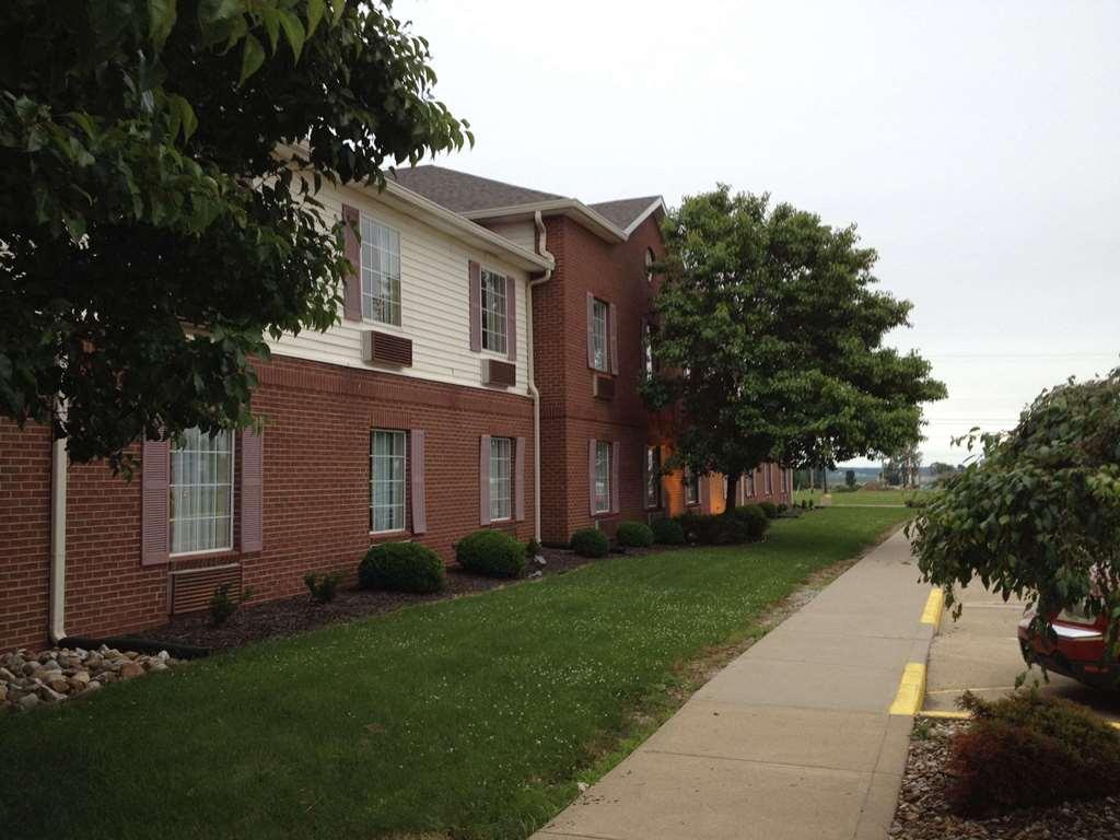 Country Hearth Inn & Suites Willard Экстерьер фото