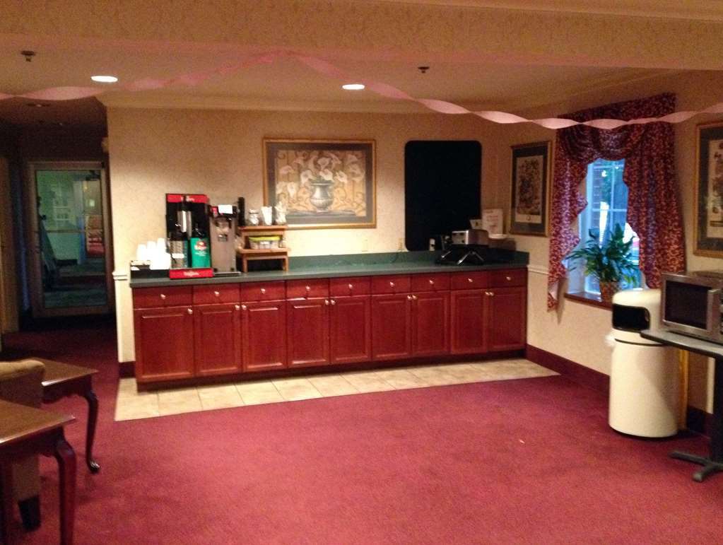 Country Hearth Inn & Suites Willard Удобства фото
