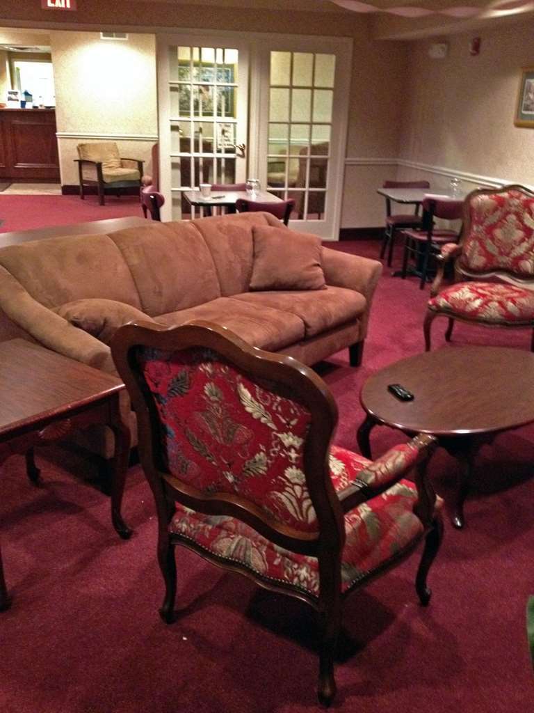Country Hearth Inn & Suites Willard Интерьер фото